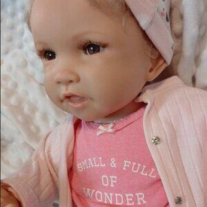 Ashton Drake Galleries So Truly Real 'Picture Perfect' Doll by Waltraud Hanl